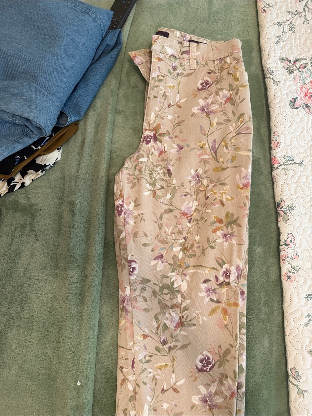Gloria Vanderbilt Floral Straight Leg Pants in Beige and Purple